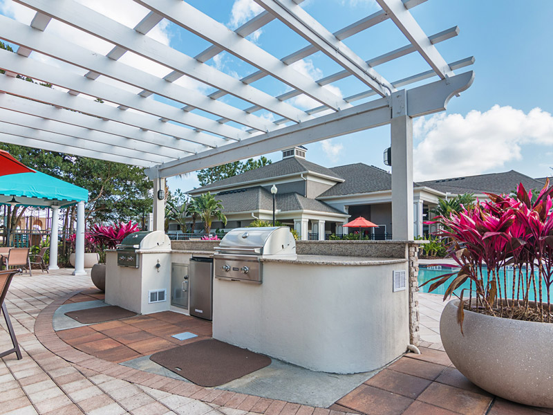 Poolside outdoor kitchen